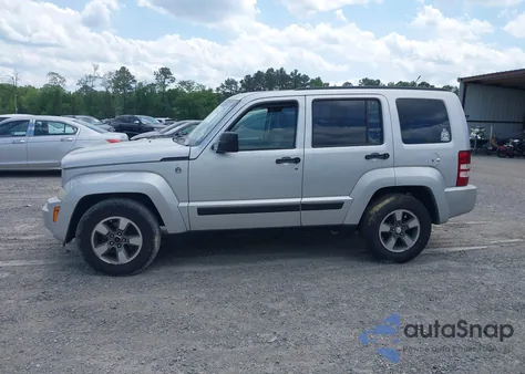 2008 Jeep Liberty Sport z USA, uszkodzony, nr VIN 1J8GN28K98W174572